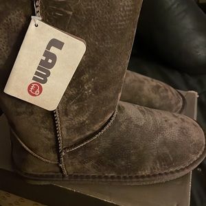 🔥Sale🔥Chocolate 9” LAMO suede Classic Collection boots..NWT..never worn..NIB..
